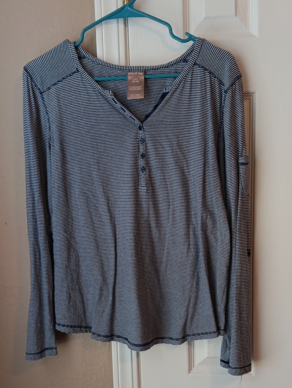White Stag Henley Long Sleeve Top. Light Weight Navy And White. Size Large